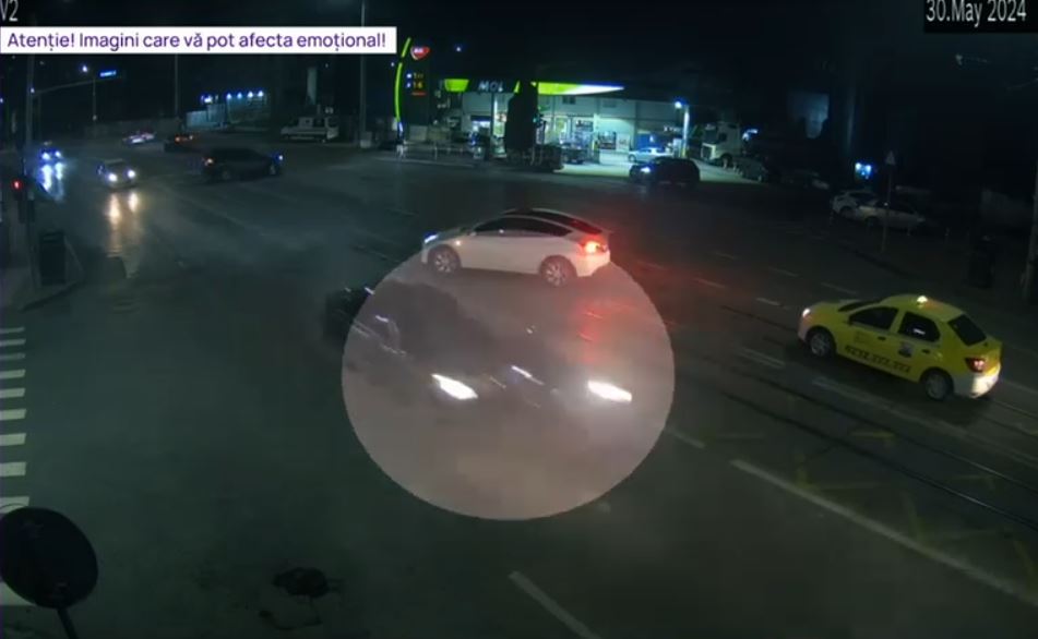 VIDEO O avocată a lovit intenționat cu mașina un motociclist. Femeia a fost reținută pentru tentativă de omor