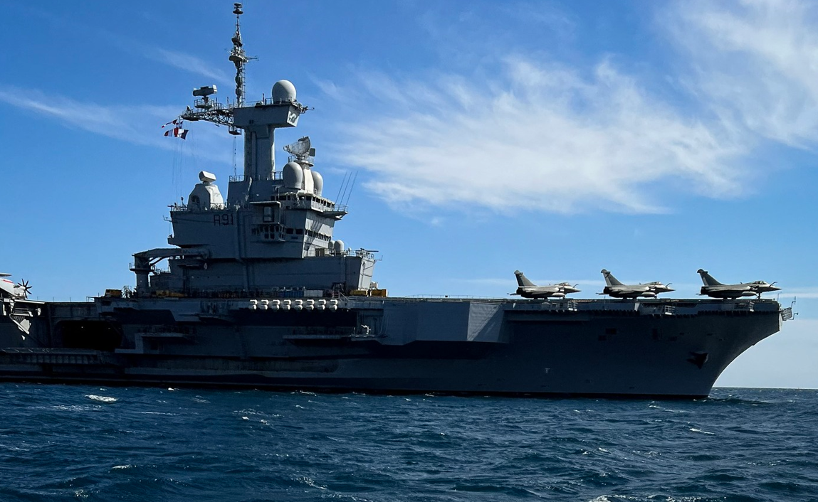 POLITICO: Portavionul „Charles de Gaulle”, pumnul blindat al marinei franceze, folosit ca mesaj pentru aliații NATO și Putin