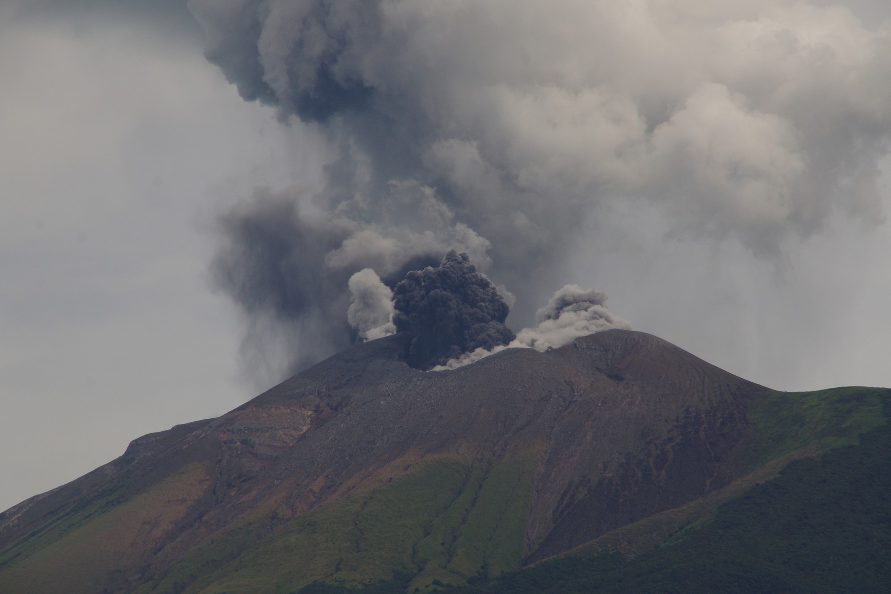 MAE, atenționare de călătorie pentru Filipine. A erupt vulcanul Kanlaon