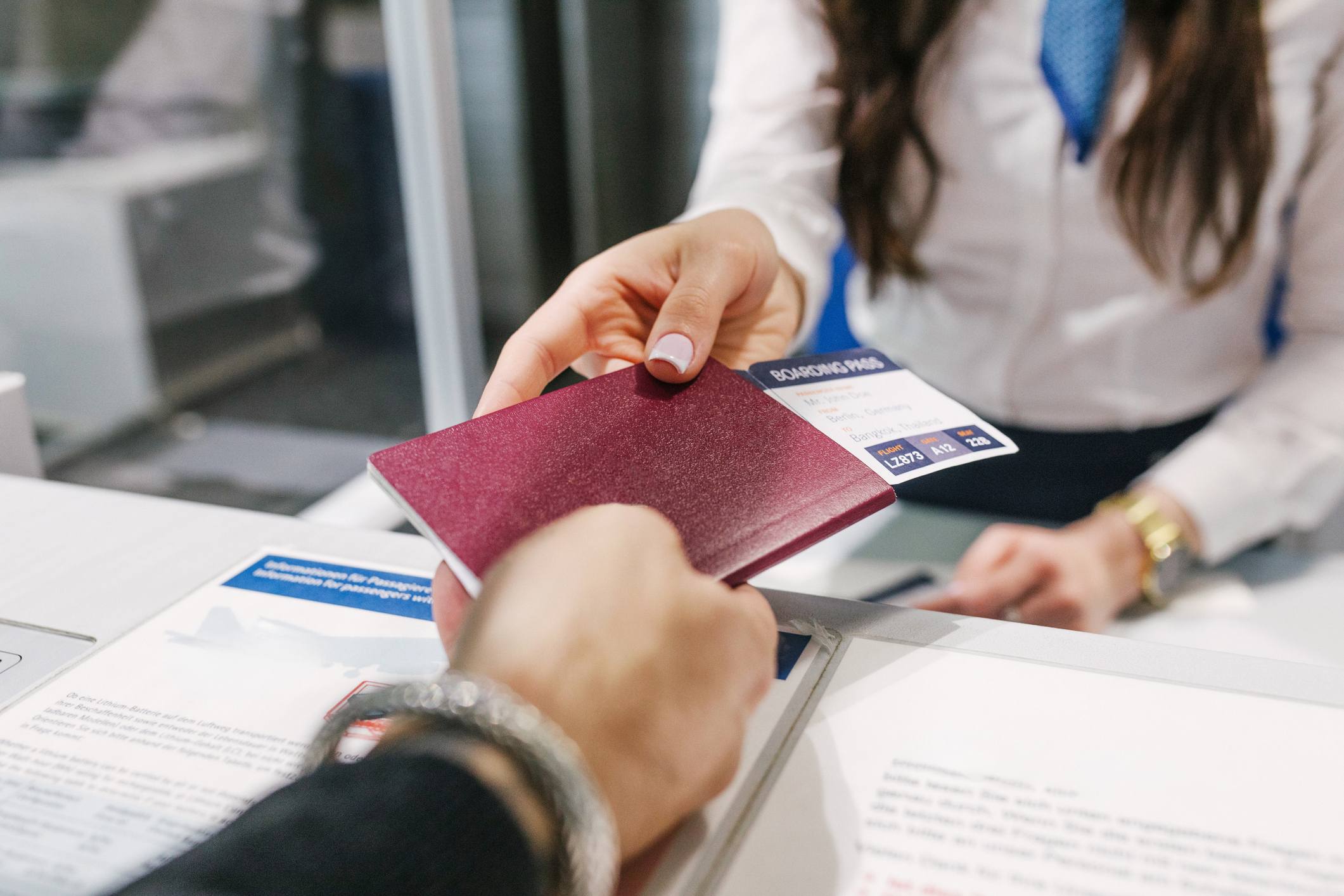 Călătoriile cu avionul vor fi și mai scumpe anul acesta. Principalele motive