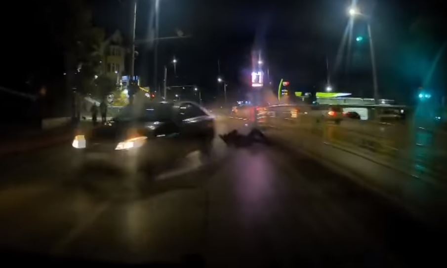 VIDEO Noi imagini cu momentul în care avocata din Iași lovește intenționat cu mașina un motociclist