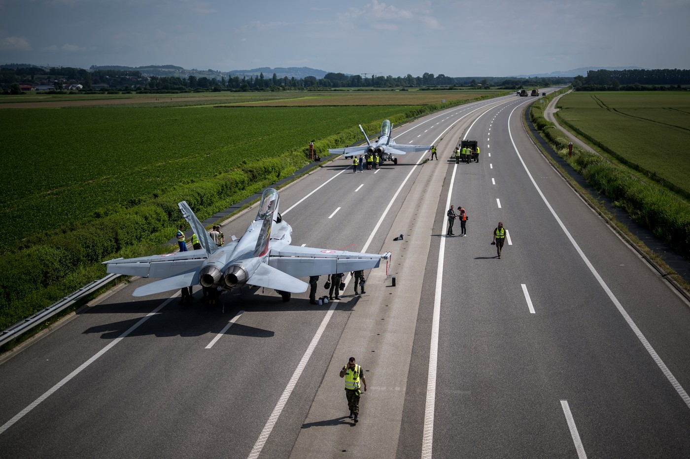 Elveția testează aterizări și decolări cu avioane F-18 pe autostrăzi, pentru situația în care aerodromurile sale ar fi atacate
