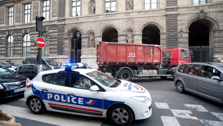 masina de politie in paris