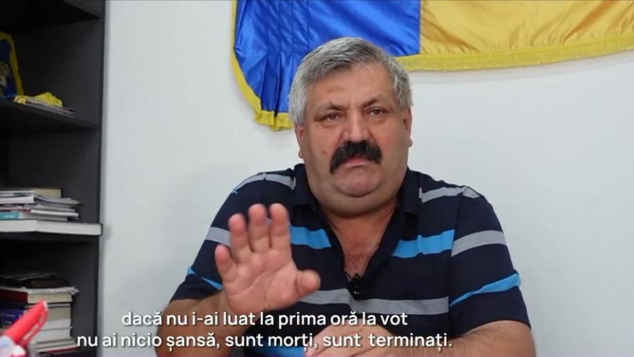 Cum vrea un primar să atragă voturile localnicilor: „O țuică, o bere. Sunt mulți boschetari d-ăștia, merg cu tine de mână și votează”