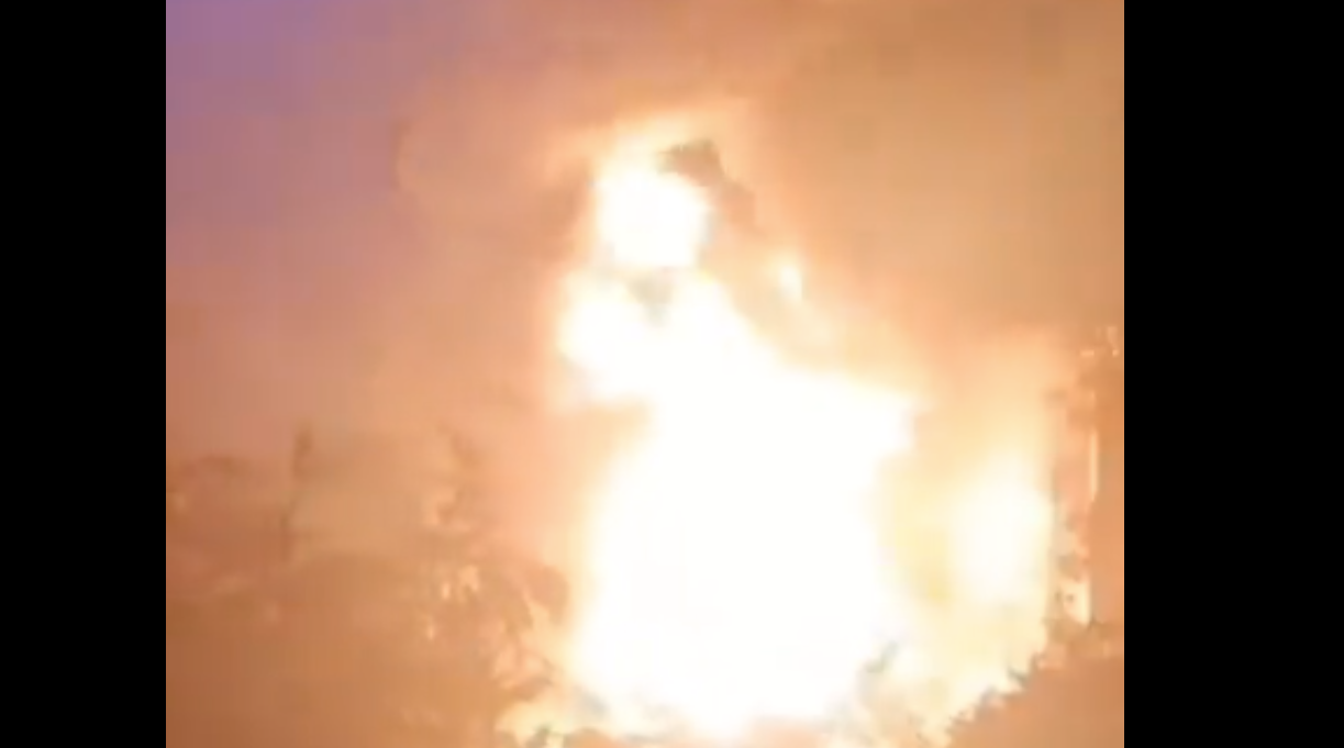 Incendiu uriaș la una dintre cele mai mari rafinării din sudul Rusiei, după ce ucrainenii au lovit-o cu drone (VIDEO)