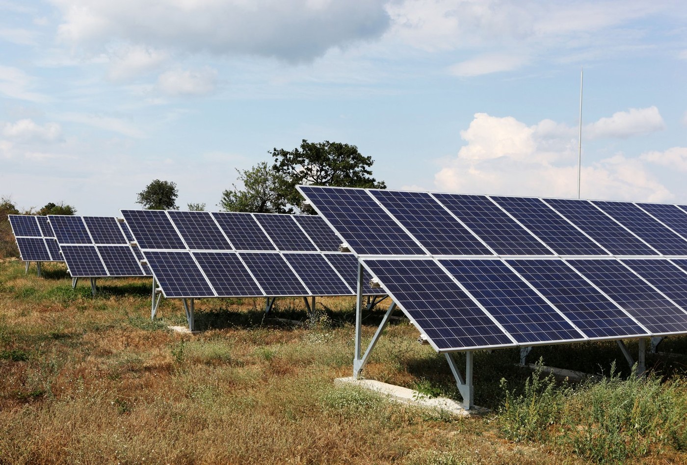 Un oraș din Spania vrea să aibă cel mai mare parc fotovoltaic urban din țară folosind cimitirele