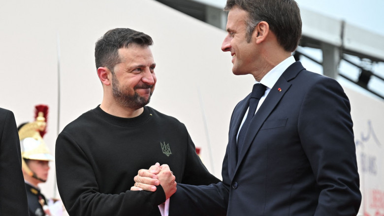 Emmanuel Macron și Volodimir Zelenski.