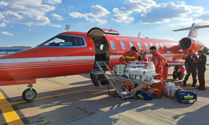 FOTO. Fetiţă de doar două zile, în stare critică, transferată cu elicopter SMURD de la Galaţi la București, apoi cu avionul la Cluj