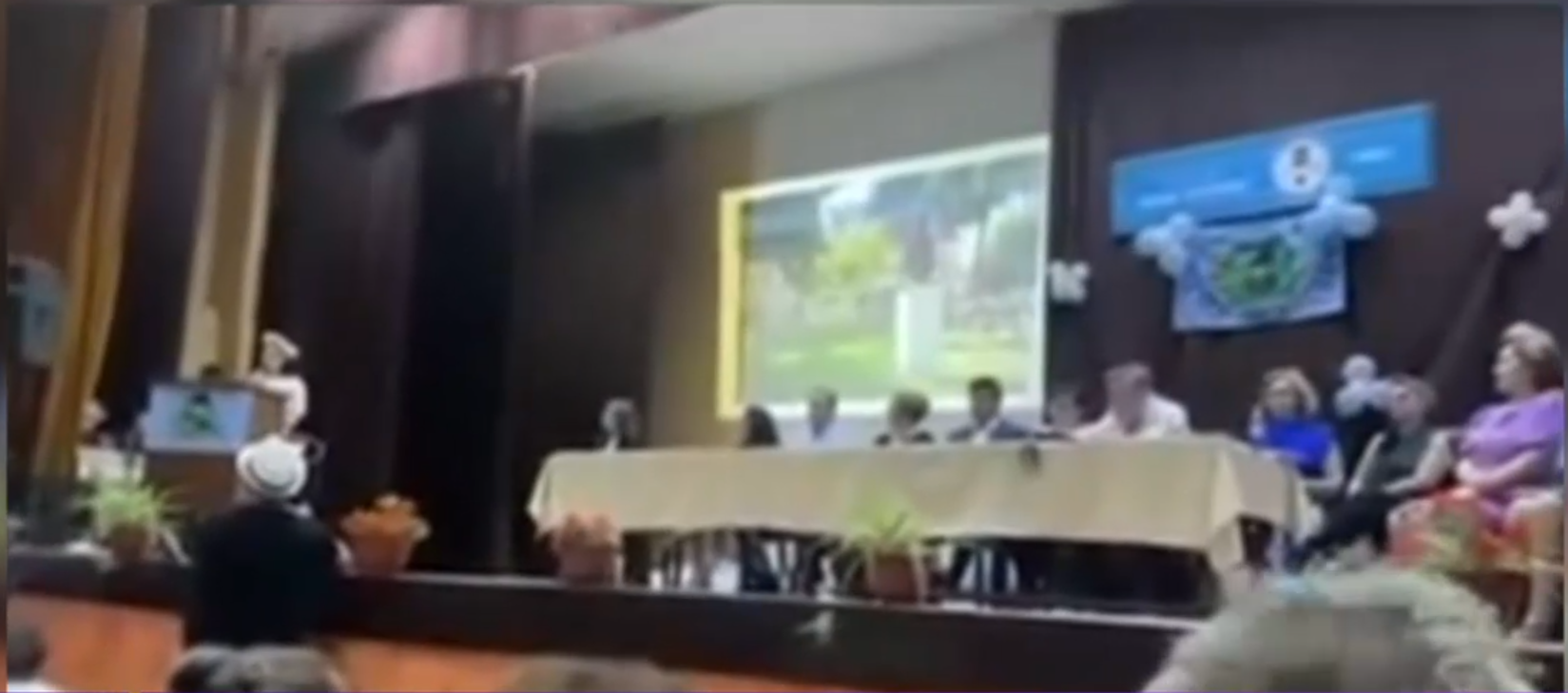 Discurs marcant al unei absolvente de liceu: Școala a devenit o sursă de frustrare și dezamăgire. M-a învățat să mă conformez, să mint