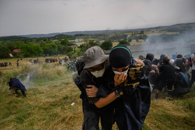 protestatari franta confruntari