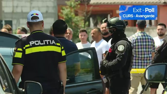 Membru al SOS, reclamat că oferea bani alegătorilor în Ștefăneștii de Jos. Avea în mașină liste cu nume și teancuri de bani