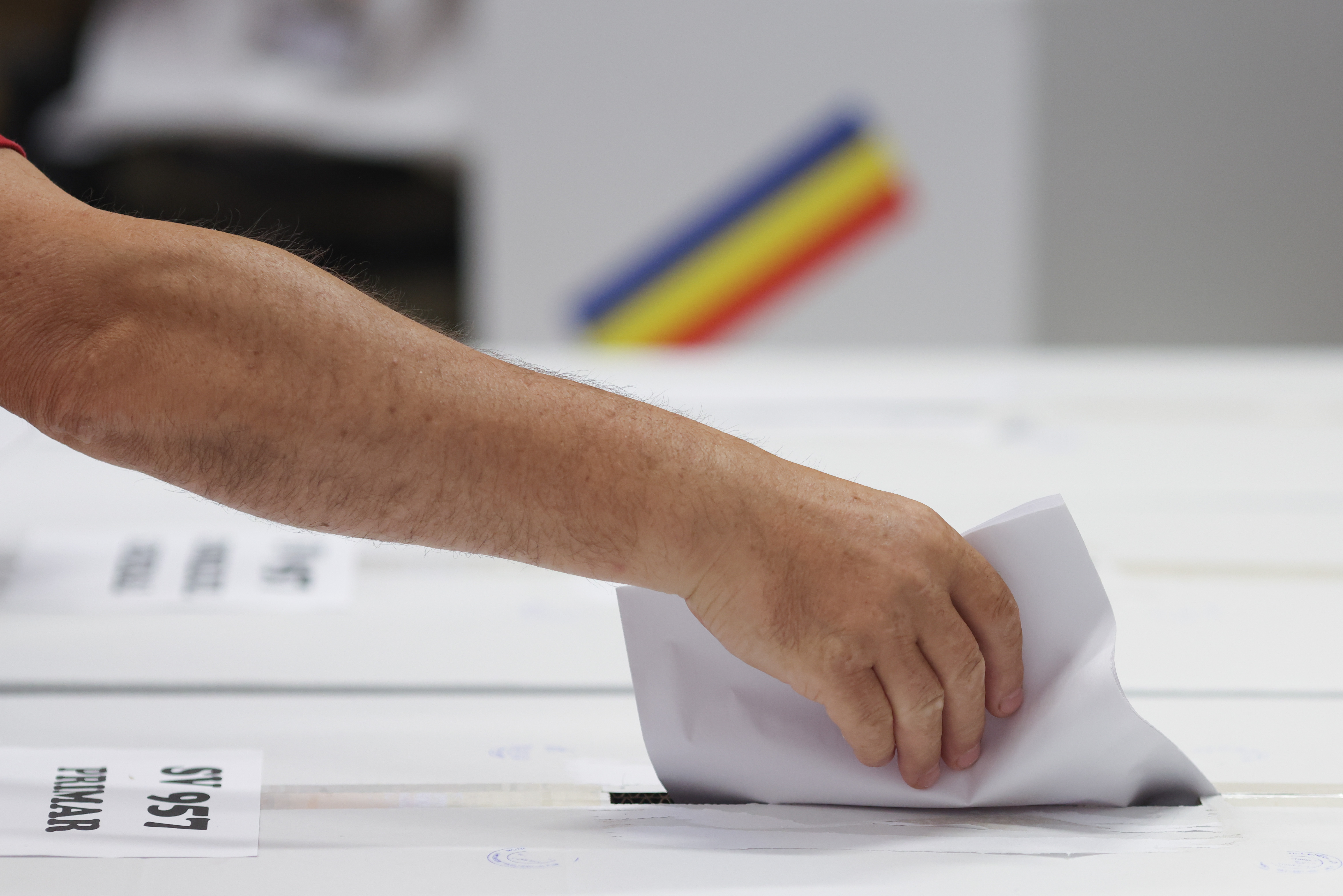 Sondaj INSCOP: Peste jumătate dintre români ar vota ca președinte un candidat independent