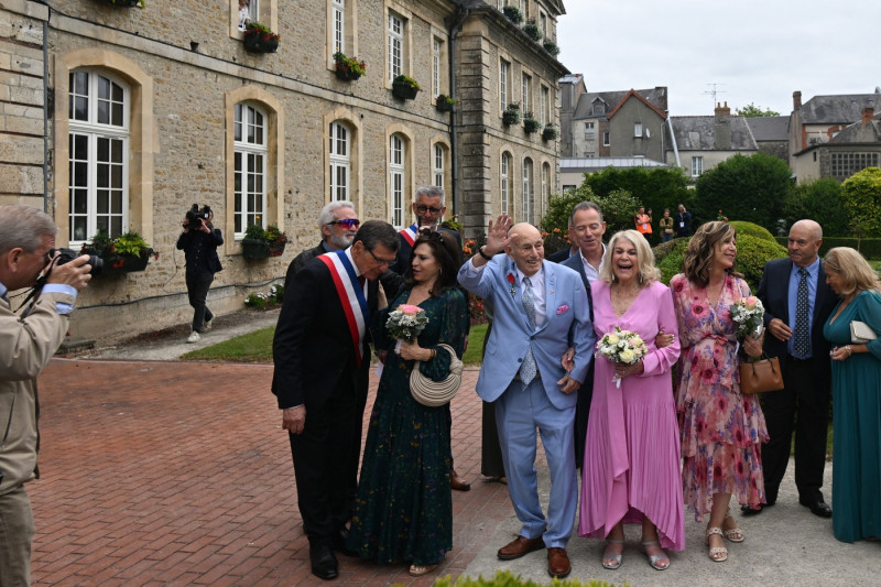 100-Year-Old World War II veteran marries in France