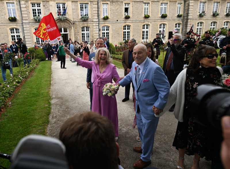 100-Year-Old World War II veteran marries in France