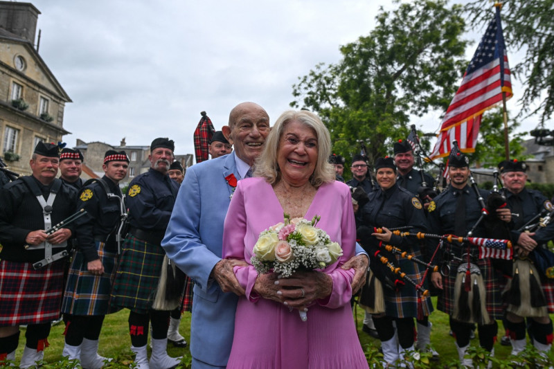 100-Year-Old World War II veteran marries in France