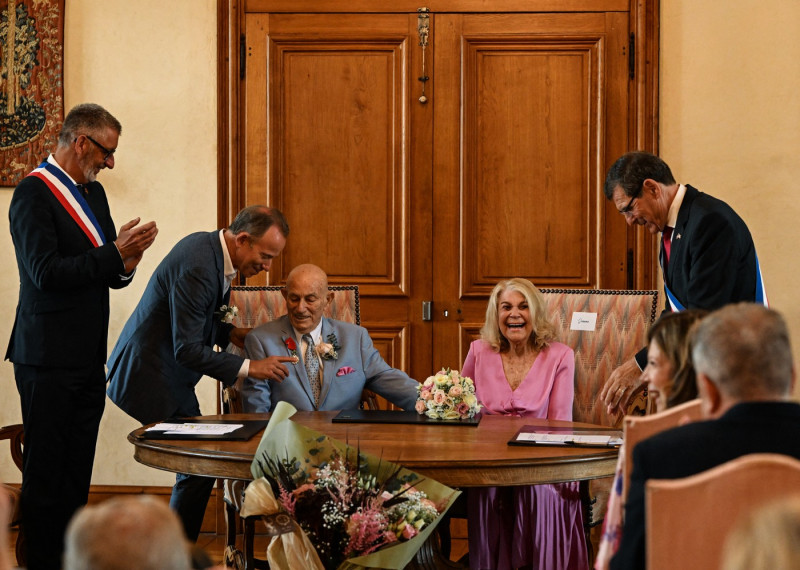 100-Year-Old World War II veteran marries on 80th D-Day Anniversary in France