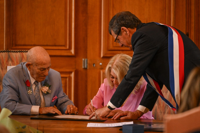 100-Year-Old World War II veteran marries on 80th D-Day Anniversary in France