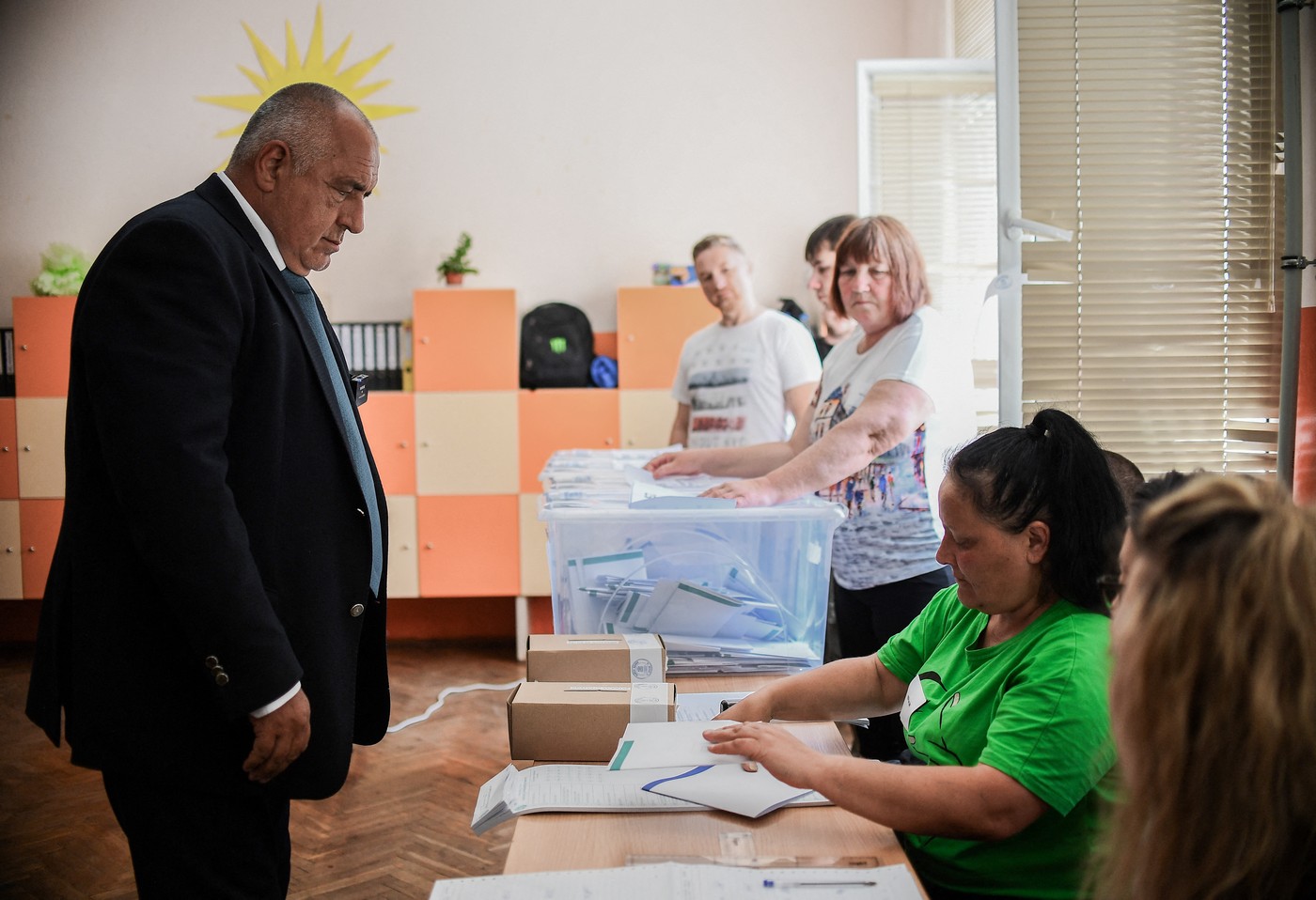 Bulgarii își aleg parlamentarii în aceeași zi cu europarlamentarele. Este al șaselea rând de alegeri anticipate în trei ani