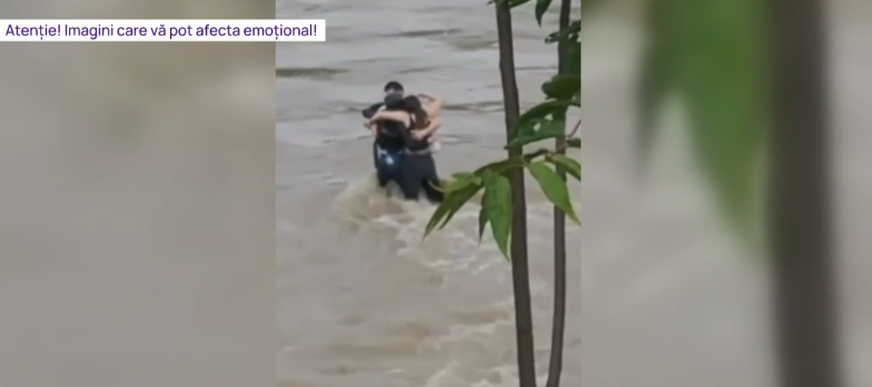 Anchetă penală după tragedia din Italia. Tinerii luați de viitură sunt căutați de 40 de ore. Telefonul tinerei românce, găsit în apă