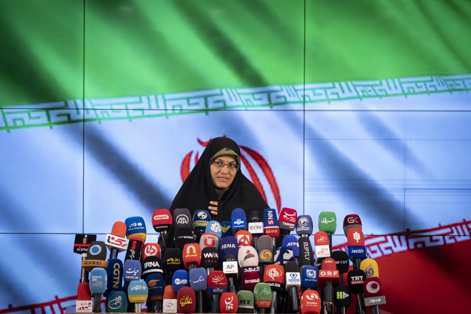 O femeie vrea să facă istorie în Iran. Cine este Zohreh Elahian, care vrea să fie președinte după ce Raisi a murit
