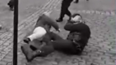 politist german ranit, pe jos
