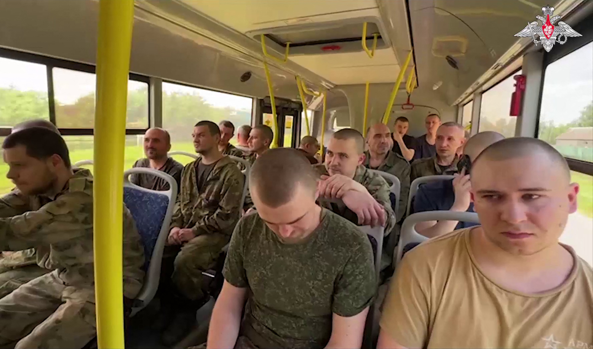 „Bineînțeles că știți imnul URSS”. Cum îi batjocoresc militarii ruși pe prizonierii ucraineni: „Porcule, de ce nu cânți? Să-l ucidem”