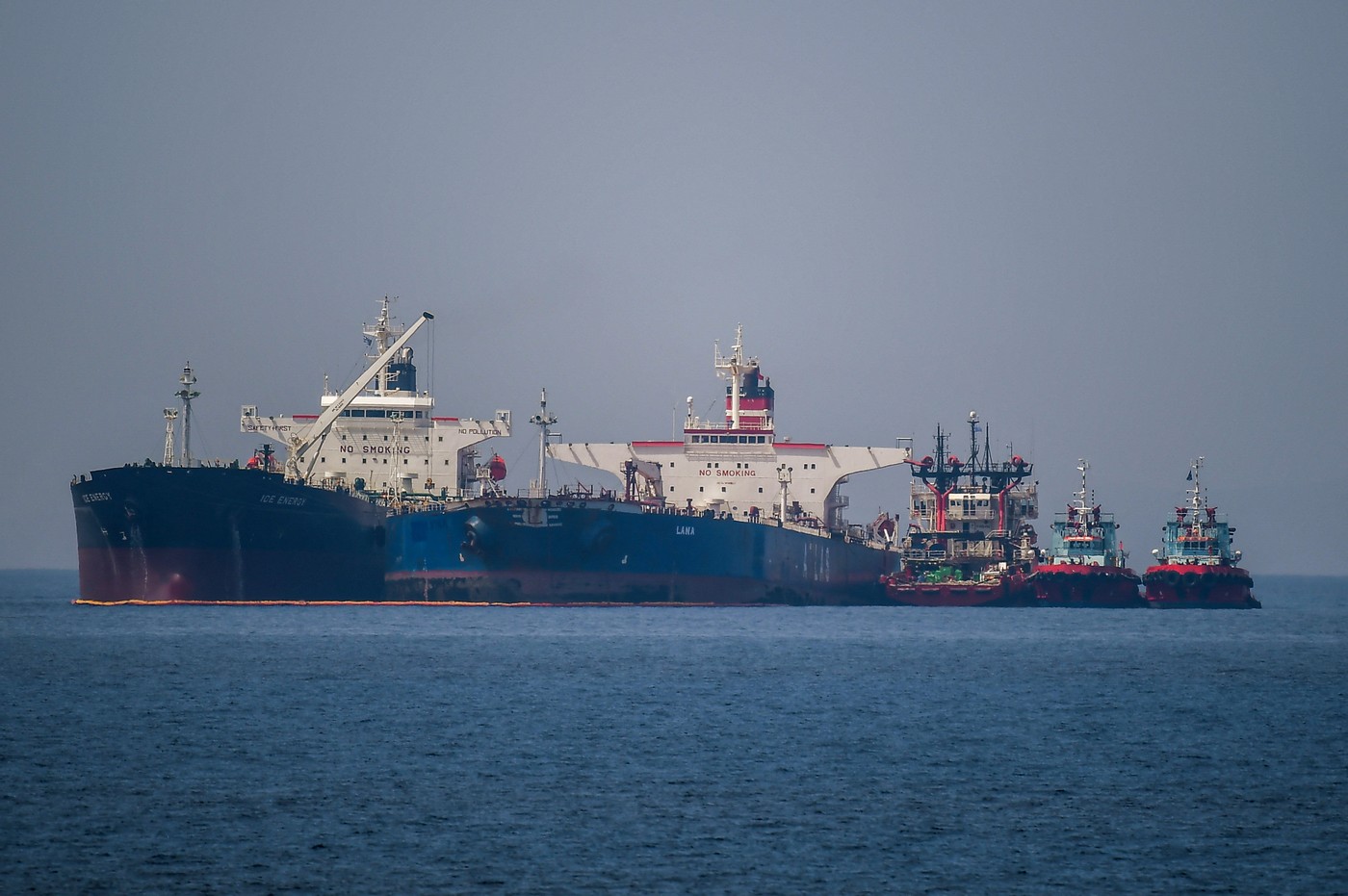 Petrolierele rusești au găsit un nou loc pe mare unde pot transfera țițeiul, încălcând sancțiunile internaționale