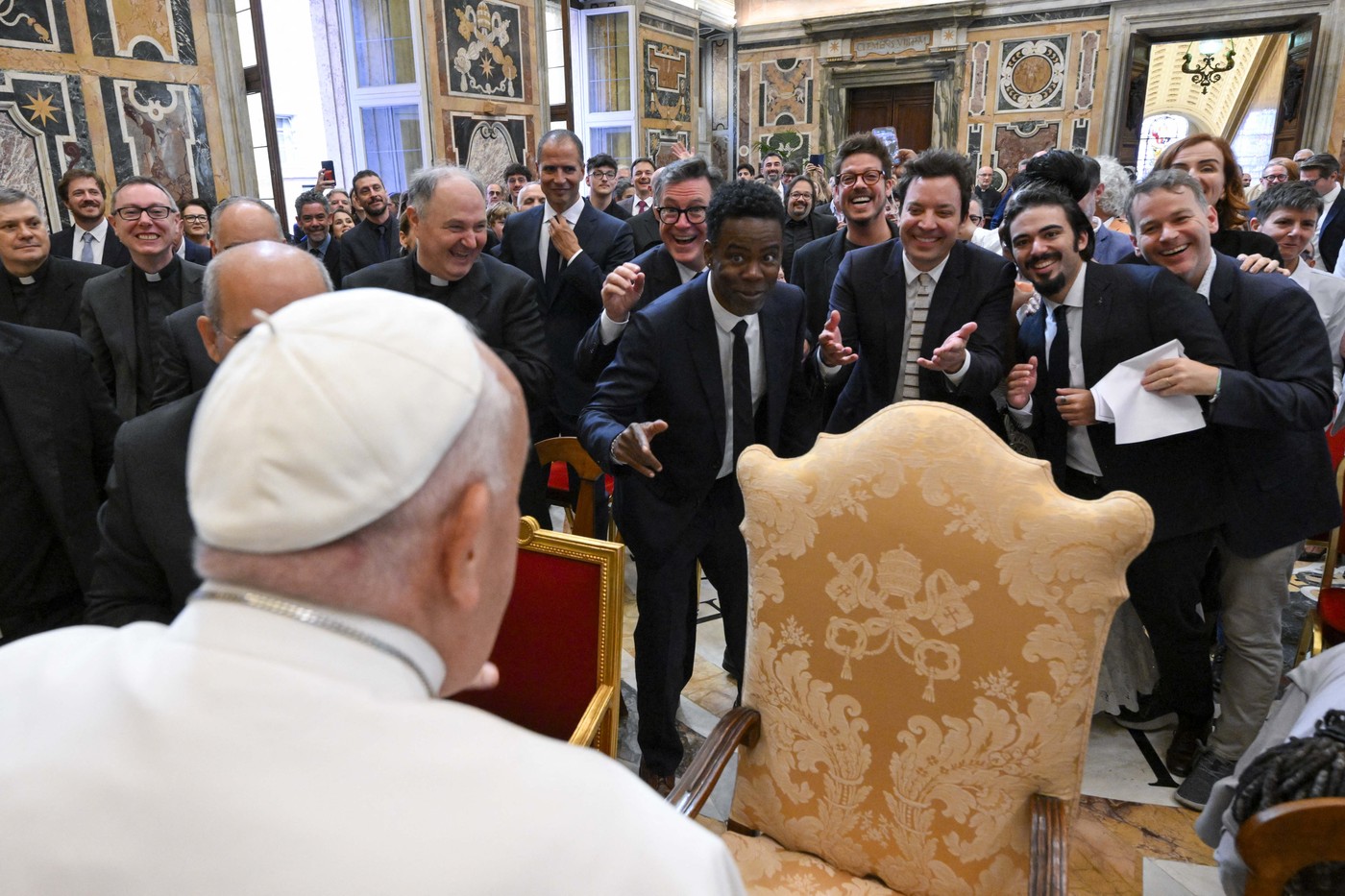 „Voi uniți oamenii, pentru că râsul este contagios”: Mesajul Papei Francisc pentru actorii de comedie invitați la Vatican