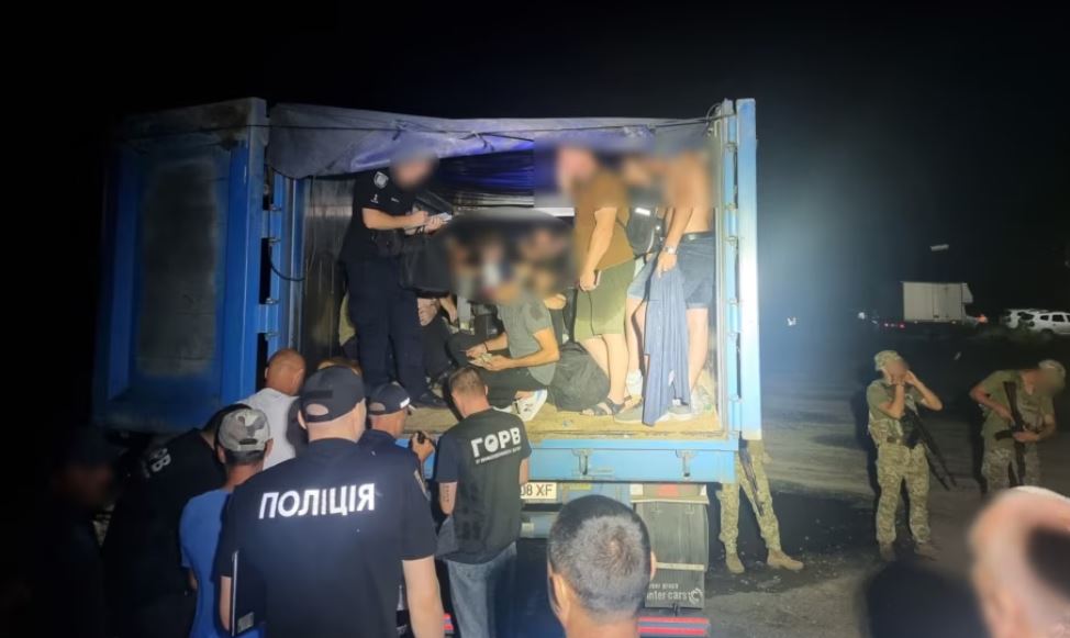 Zeci de ucraineni, care încercau să treacă granița clandestin, au fost arestaţi la frontiera cu România şi Republica Moldova