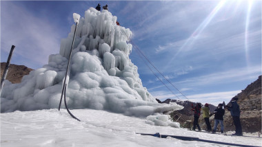 ghețar artificial din Himalaya