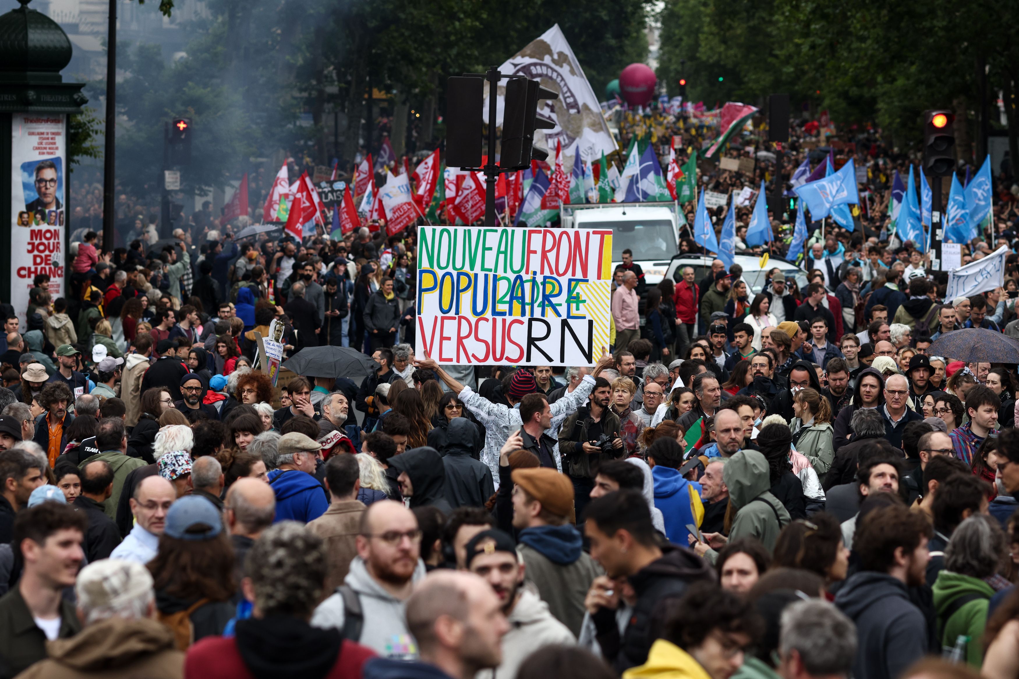 Sute de mii de francezi au protestat împotriva ascensiunii extremei drepte, după victoria lui Marine Le Pen la europarlamentare