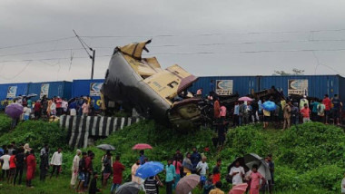 accident tren india, oameni pe camp