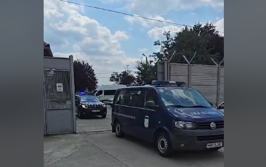 Asiatici și africani veniți la muncă în România, urcați în avion și trimiși înapoi acasă. Au fost interziși în UE
