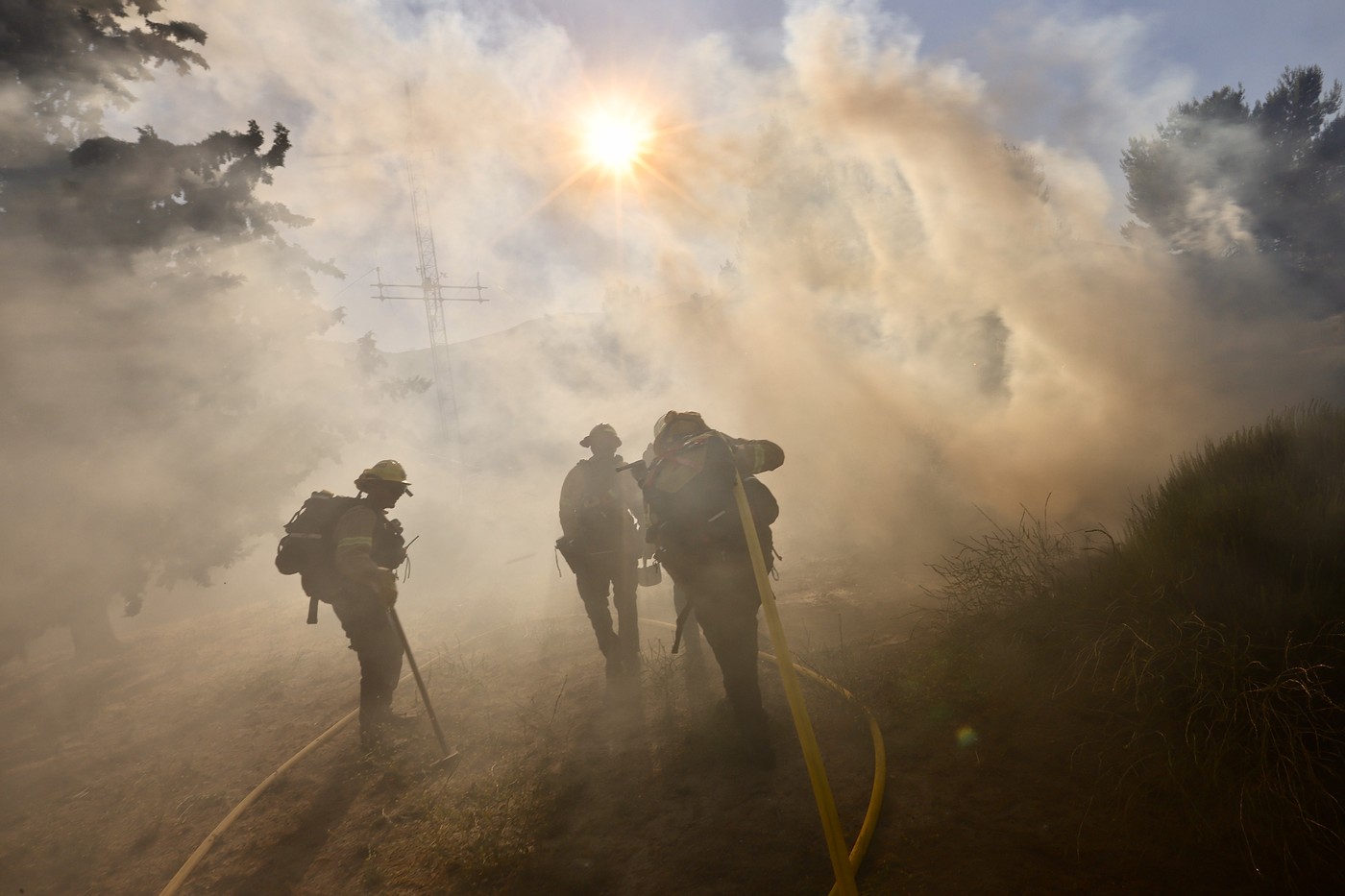 Valul de căldură care a lovit SUA face deja ravagii. Evacuări și mii de hectare devastate de incendii de vegetație în California