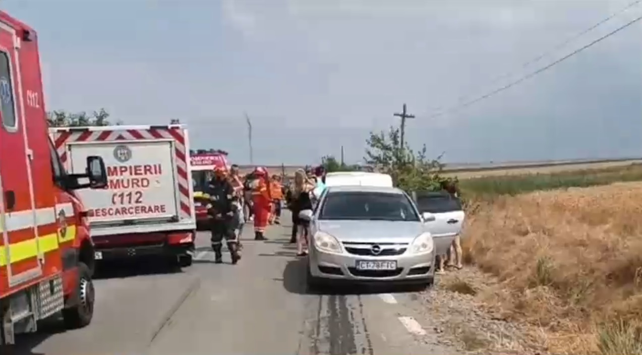 Accident cu cinci mașini în Constanța. 18 persoane au fost implicate, dintre care 10 copii
