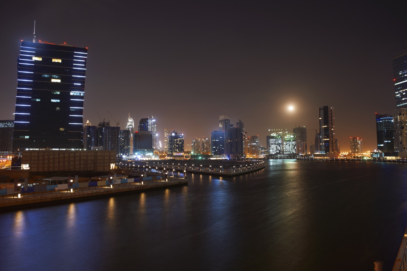 Român blocat în Dubai: Cei 28 de elevi din Focșani sunt „în regulă” și „se bucură de vacanță așa cum pot”