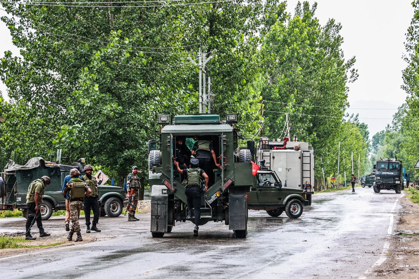 Ciocniri între poliția indiană și rebelii din Kașmir, înainte de vizita premierului Narendra Modi. „Doi teroriști” au fost uciși