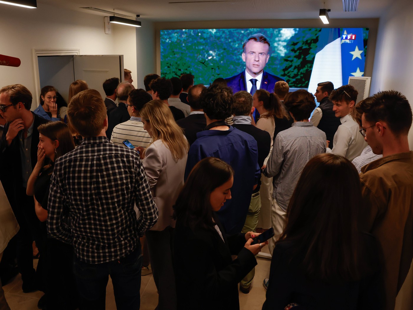 Începe campania electorală pentru alegeri anticipate în Franța, după decizia șoc luată de Macron, de a dizolva Adunarea Națională