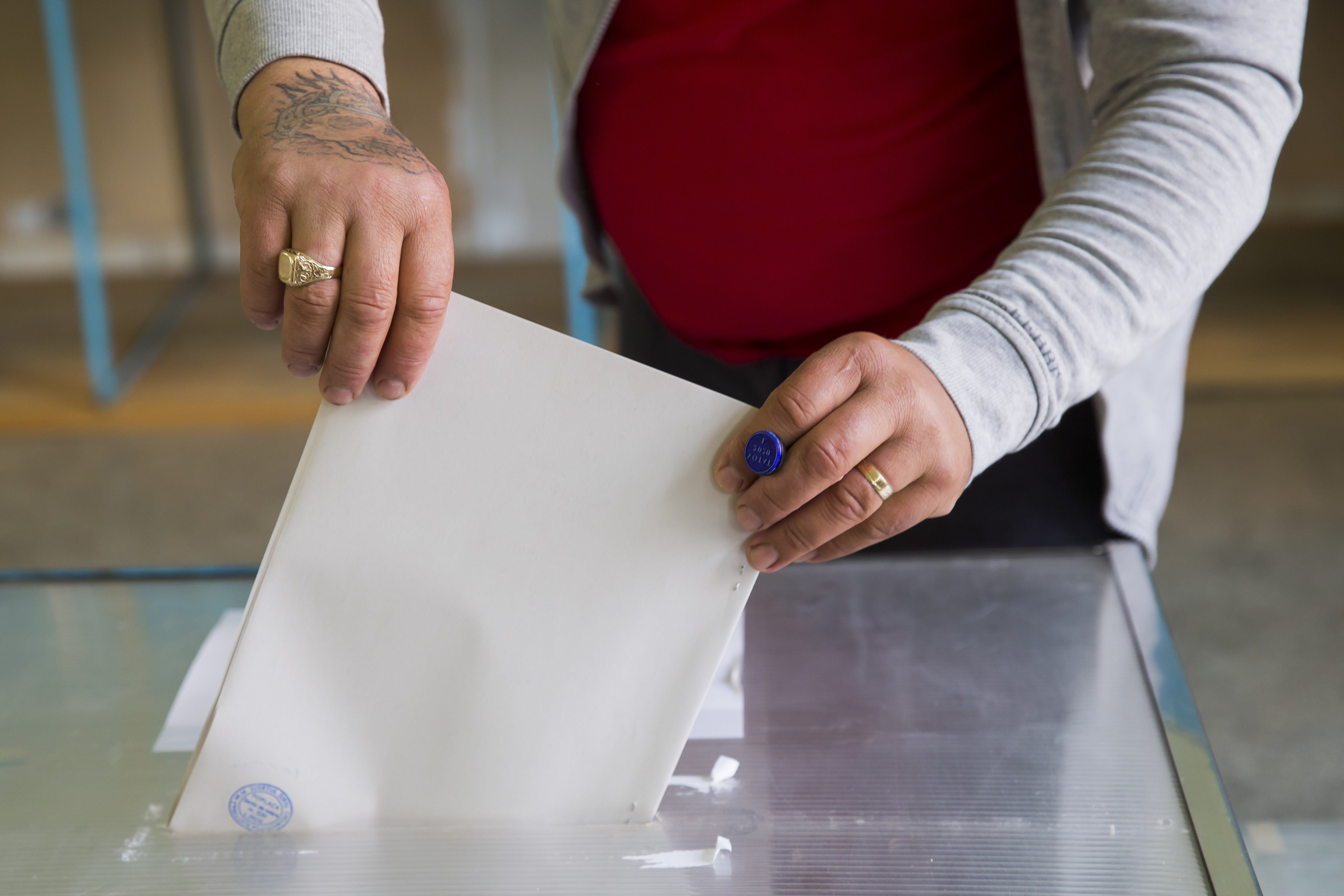 Biroul Electoral Judeţean Sibiu a suspendat preluarea buletinele de vot până marți dimineață