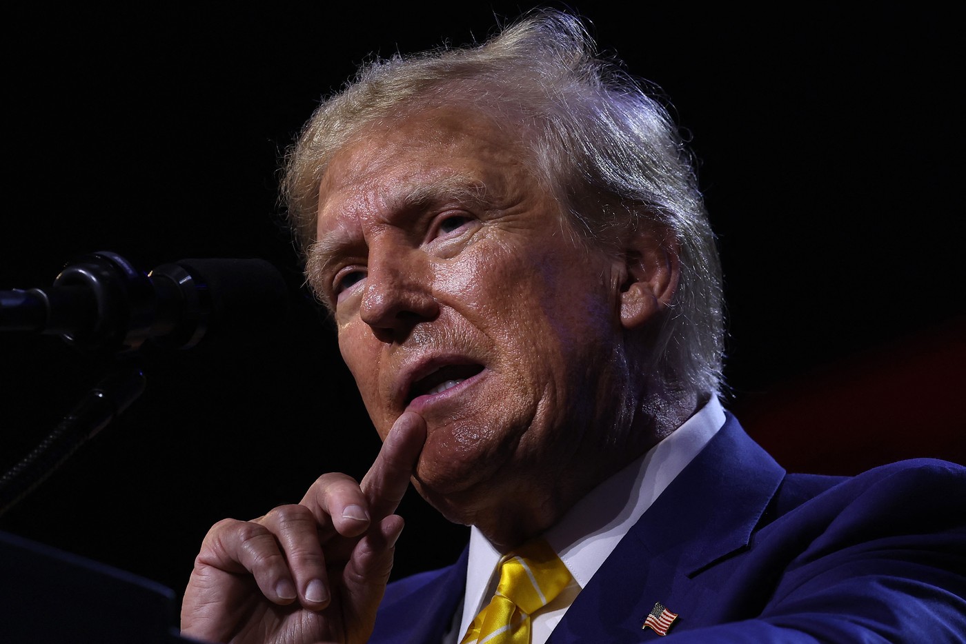 Trump spune că străinilor cu diplome de studii superioare obţinute în SUA ar trebui să li se acorde „automat” rezidenţă permanentă