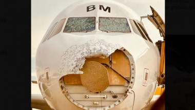 avion distrus de grindina