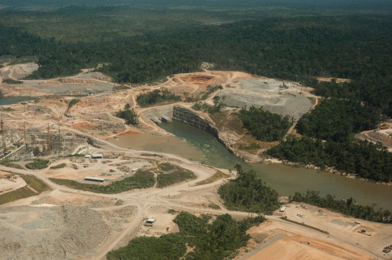 Hydroelectric power plant in the Brazilian Amazon forest. Situated in the Teles Pires river, close to the city of Alta Floresta.