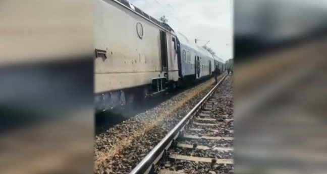 UPDATE Pasagerii trenului deraiat au fost preluaţi de un alt tren. Planul Roşu de Intervenție a fost dezactivat