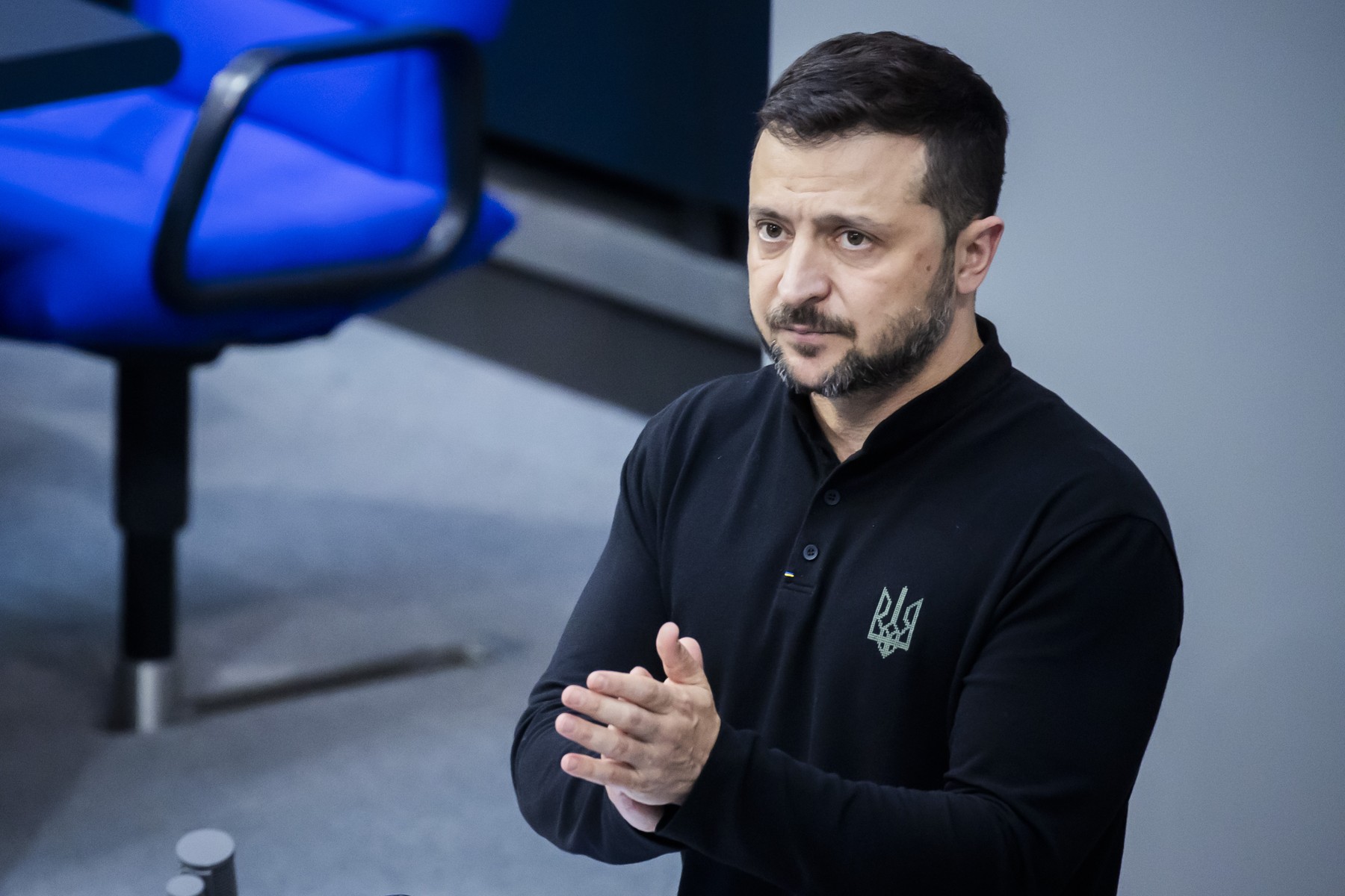 Zelenski a ținut un nou discurs în fața parlamentarilor germani: „Vremea compromisurilor a trecut când Putin ne-a ars oraşele”
