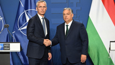 Secretarul general al NATO, Jens Stoltenberg și premierul ungar Viktor Orban