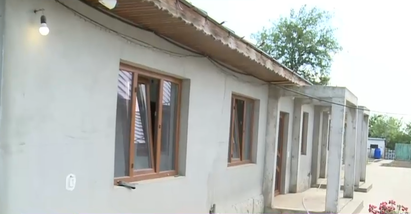 Anchetă la Brăila, după ce o femeie care a sunat la 112 a fost găsită moartă. Polițiștii au mers acolo, dar n-au intrat în casă