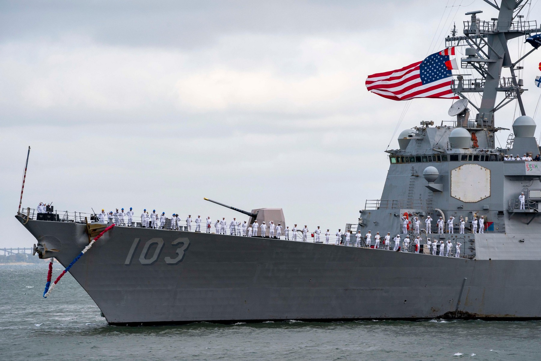 Urmărire între nave de război americane și rusești în zona Floridei, la mai puțin de 60 de km de uscat. Vasele rusești merg spre Cuba