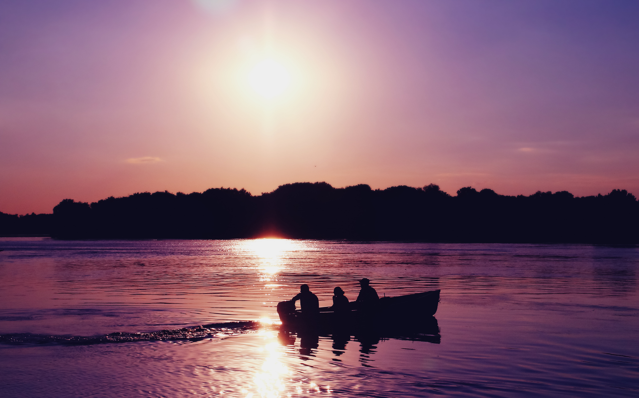 Un turist din Covasna, aflat în vacanță în Delta Dunării, este căutat de salvatori după ce a dispărut de pe mal, în timpul nopții