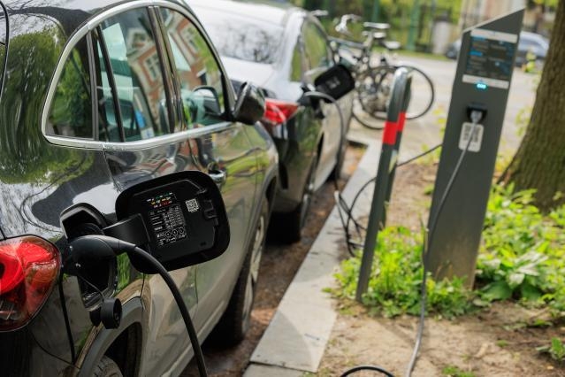 Comisia Europeană impune taxe de până la 38% pentru mașinile electrice importate din China. Posibilă taxă specială pentru Tesla