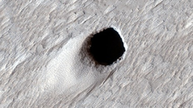Puț vulcanic pe Marte.